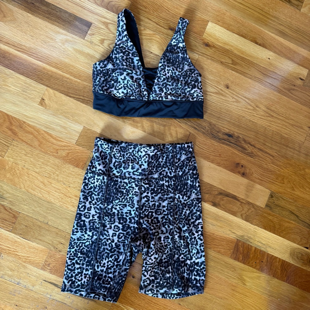 Jessica Simpson active outfit